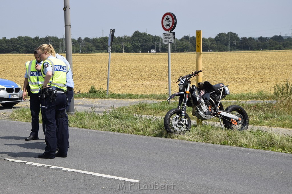 Schwerer Krad Pkw Unfall Koeln Porz Libur Liburer Landstr (Krad Fahrer nach Tagen verstorben) P062.JPG - Miklos Laubert